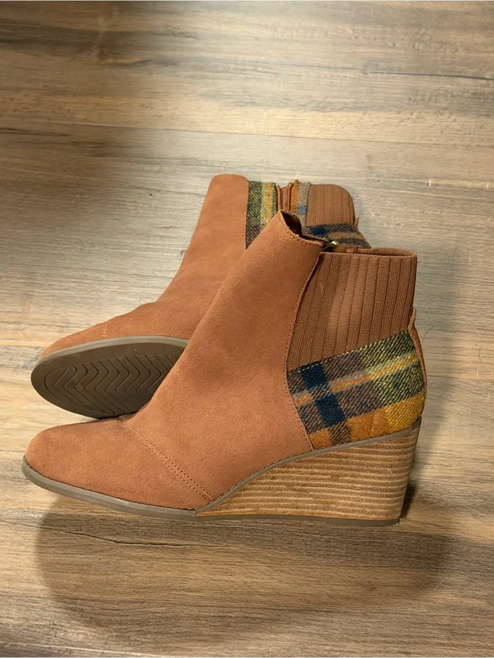 TOMS Cognac Faux Suede Plaid Wedge Ankle Booties Women’s Size 9